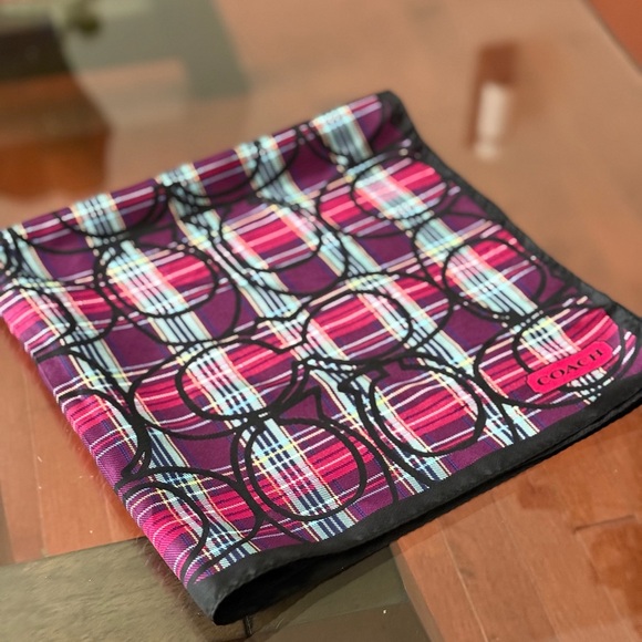 Coach signature C silk scarf Tartan Poppy print. - Picture 4 of 7